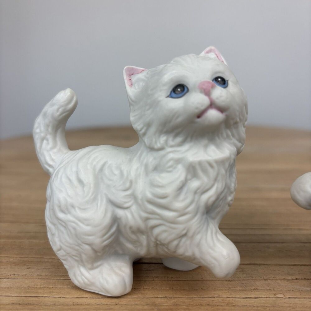 Vintage Homco White Kitten Cat Figurines Pair Porcelain Blue Eyes Granny Cottage - Picture 4 of 15